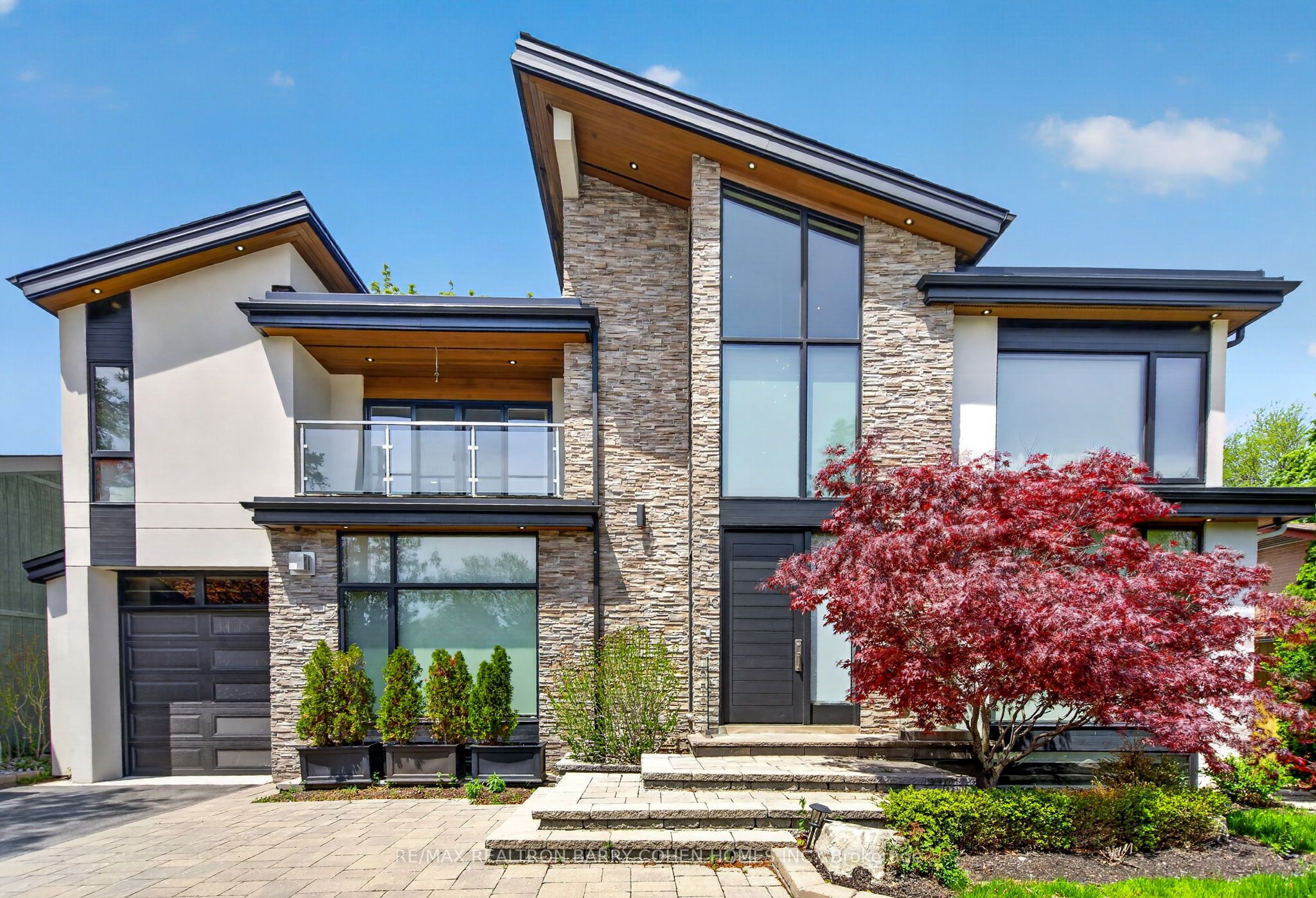 16 Chipping Road, Toronto, On M3b 1l1