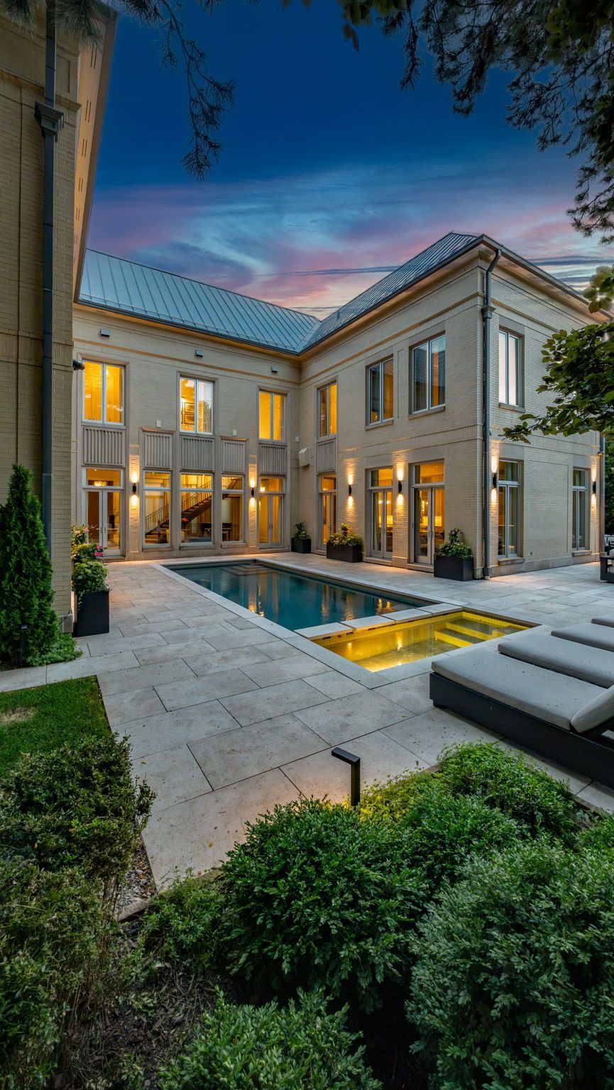 139 Dunvegan Road, Toronto, On M5p 2n8