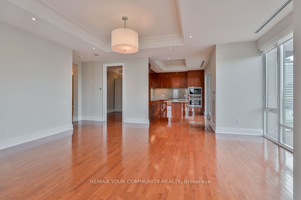 80 Yorkville Avenue 802, Toronto, On M5r 2c2