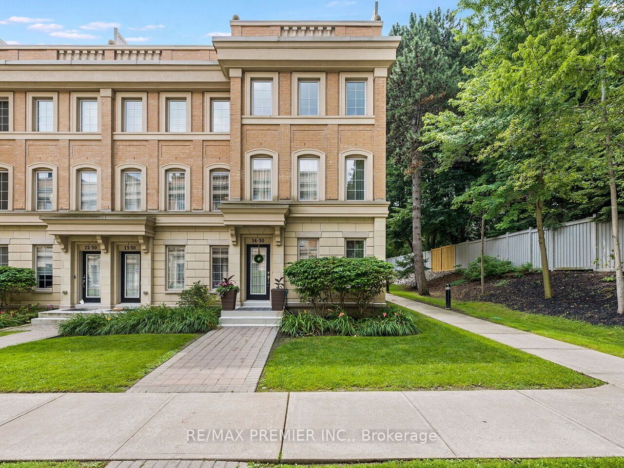 30 Hargrave Lane 14, Toronto, On M4n 0a4