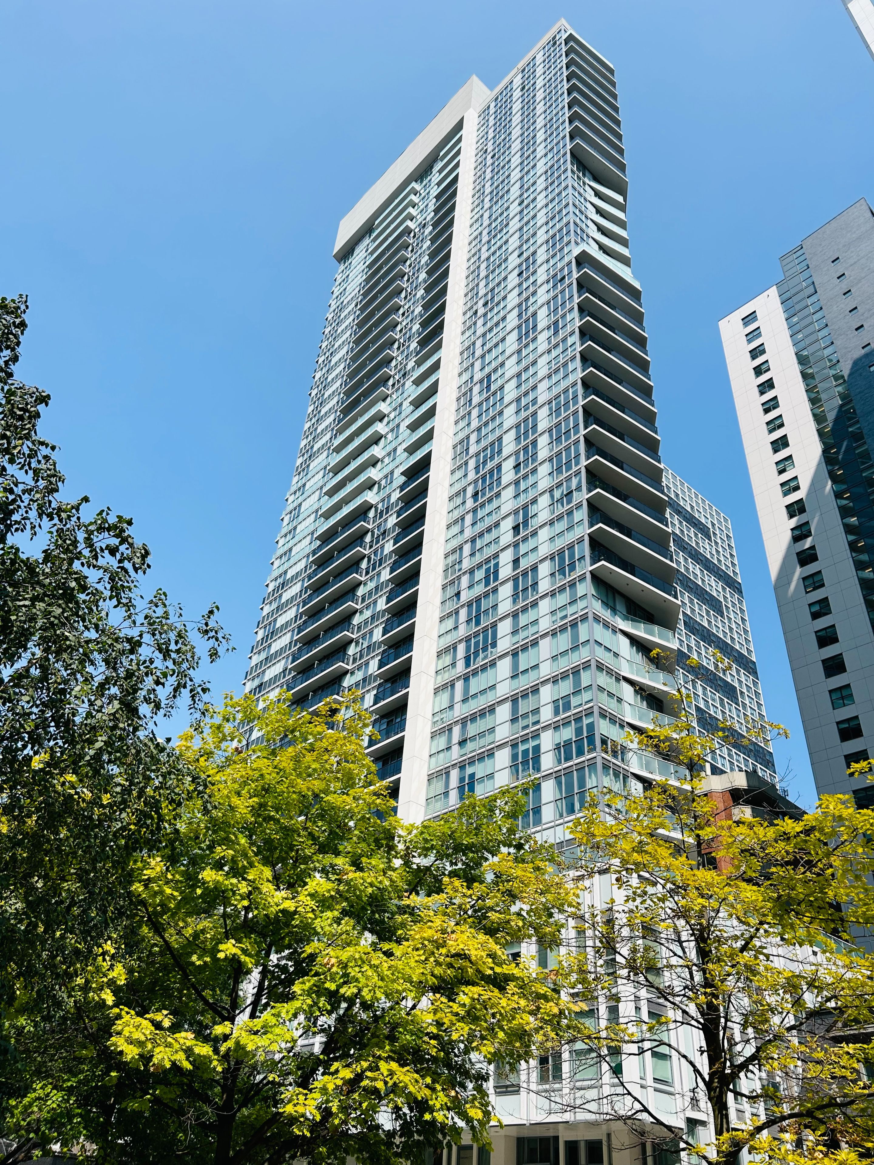77 Mutual Street 1806, Toronto, On M5b 2a9