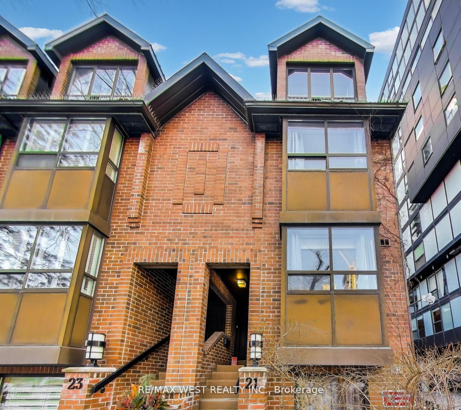 21 Dundonald Street, Toronto, On M4y 1k3
