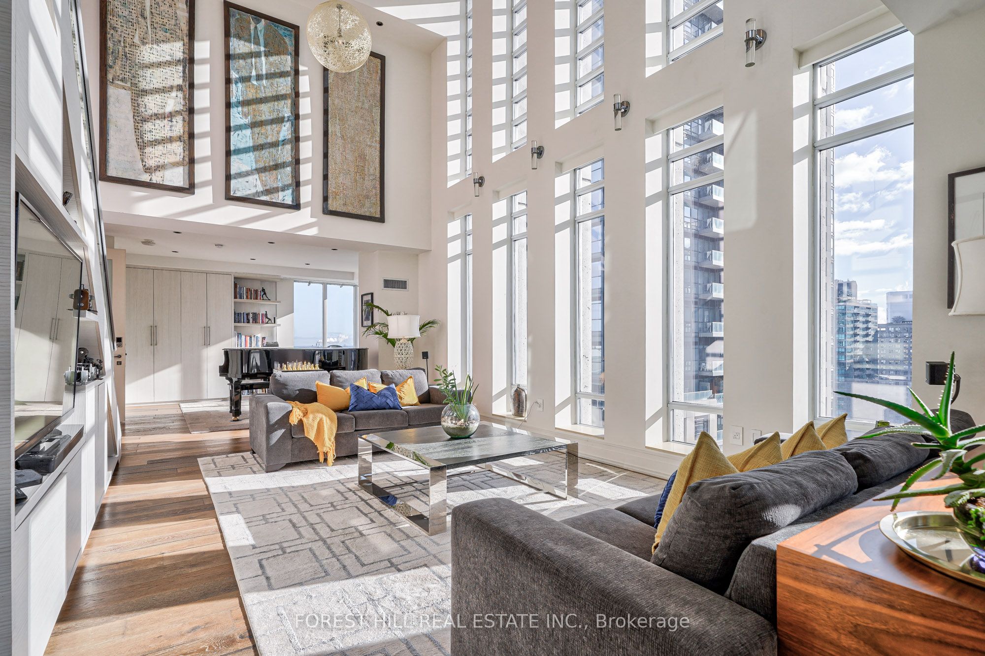 8 Colborne Street Ph2701, Toronto, On M5e 1a1