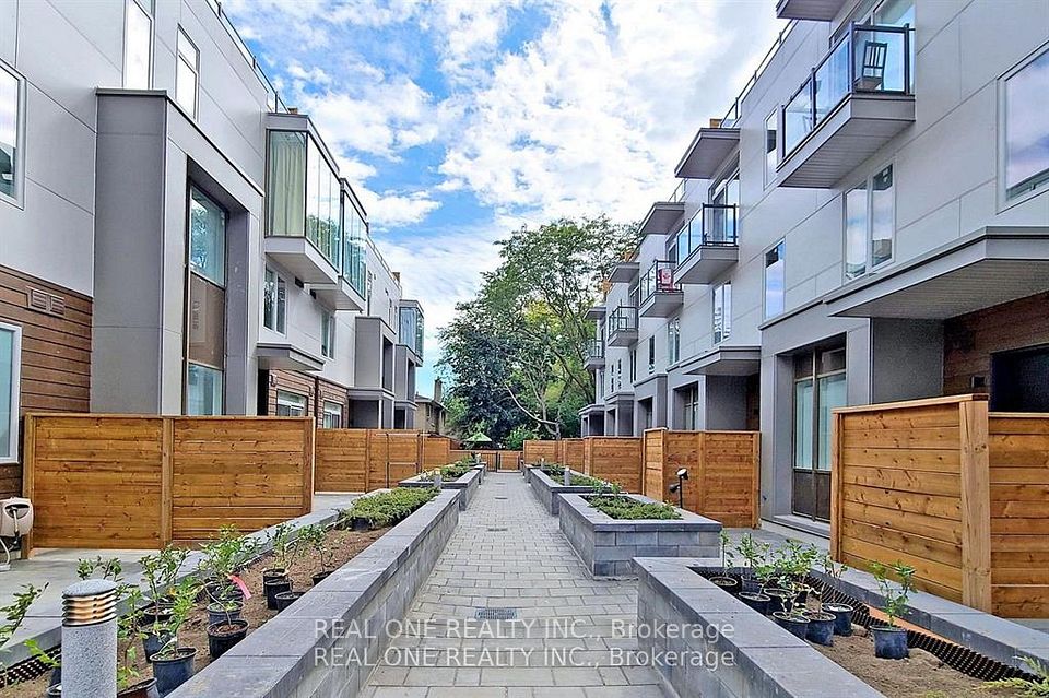 25 Dervock Crescent Unit 5, Toronto, On M2k 0g7