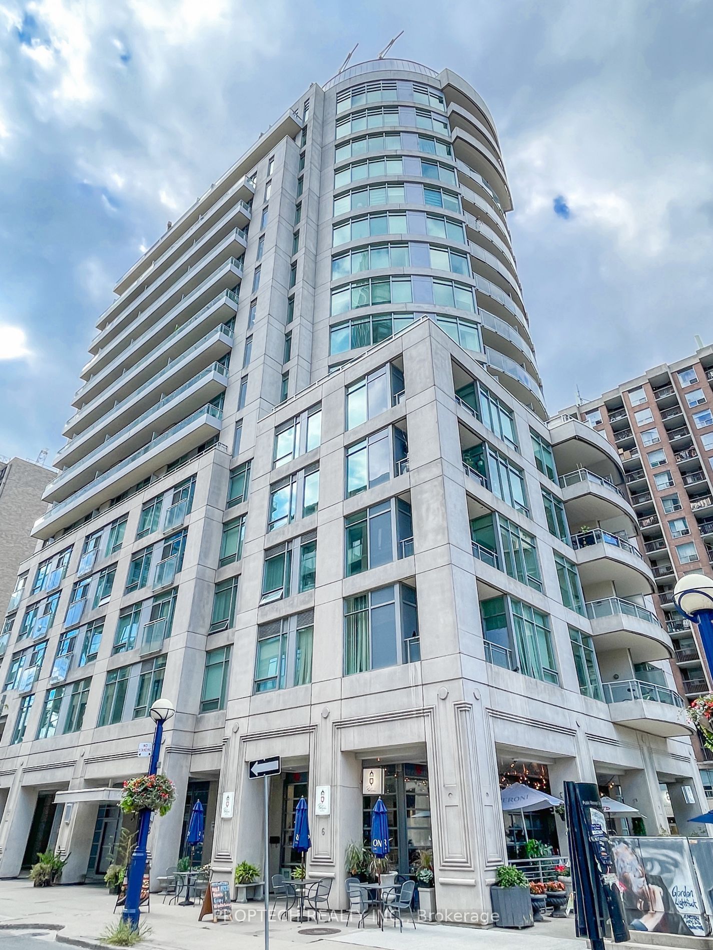 8 Scollard Street 304, Toronto, On M5r 1m2