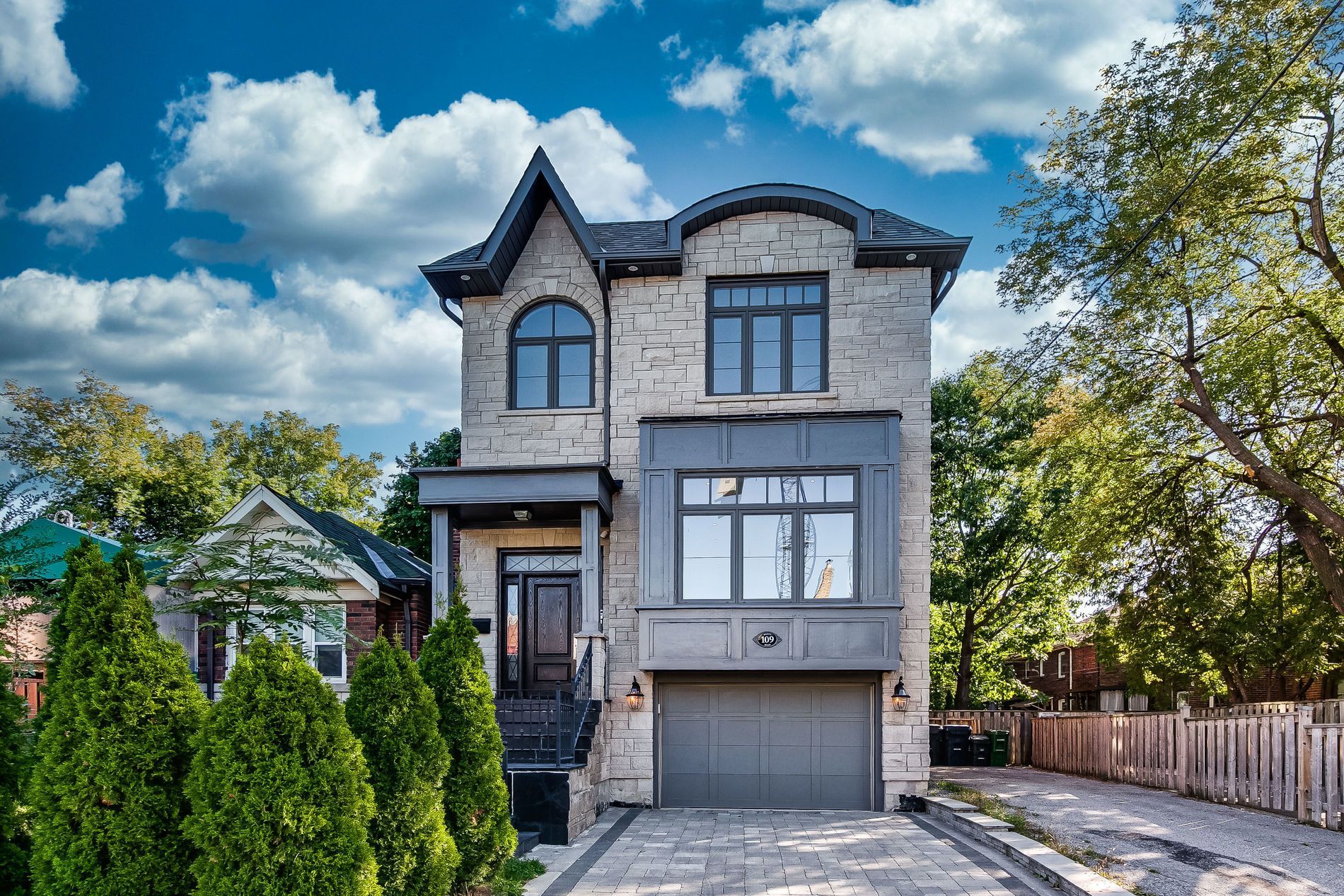 109 Banff Road, Toronto, On M4p 2p6