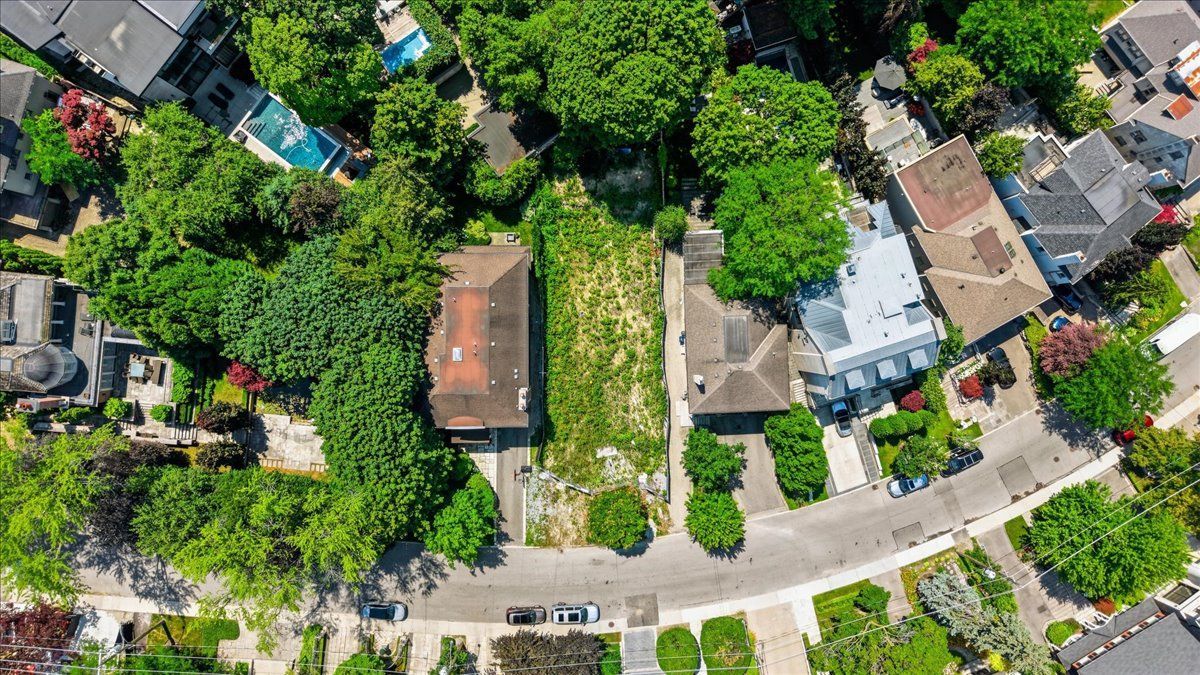 180 Dunvegan Road, Toronto, On M5p 2p2