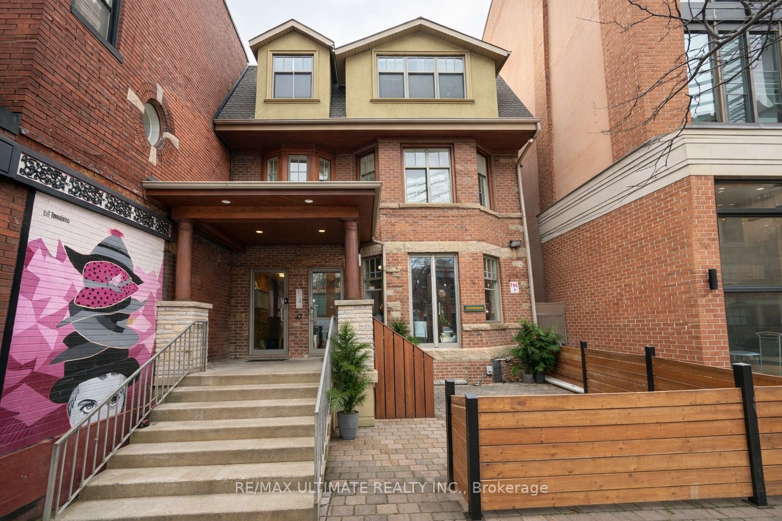 460 College Street 203, Toronto, On M6g 1a1