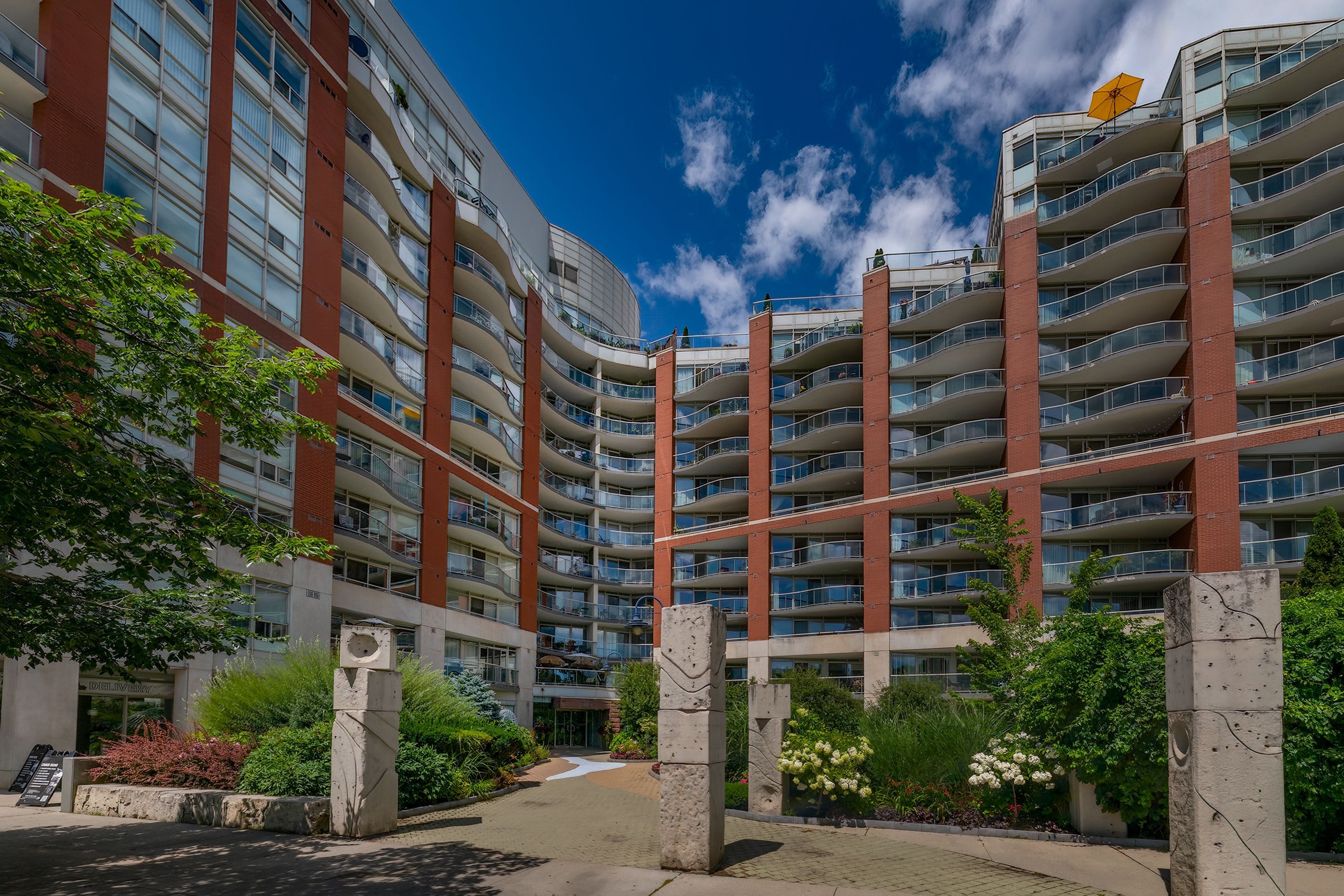 550 Queens Quay W 707, Toronto, On M5v 3m8