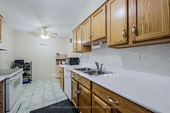25 Sunrise Avenue S 811, Toronto, On M4a 2s2