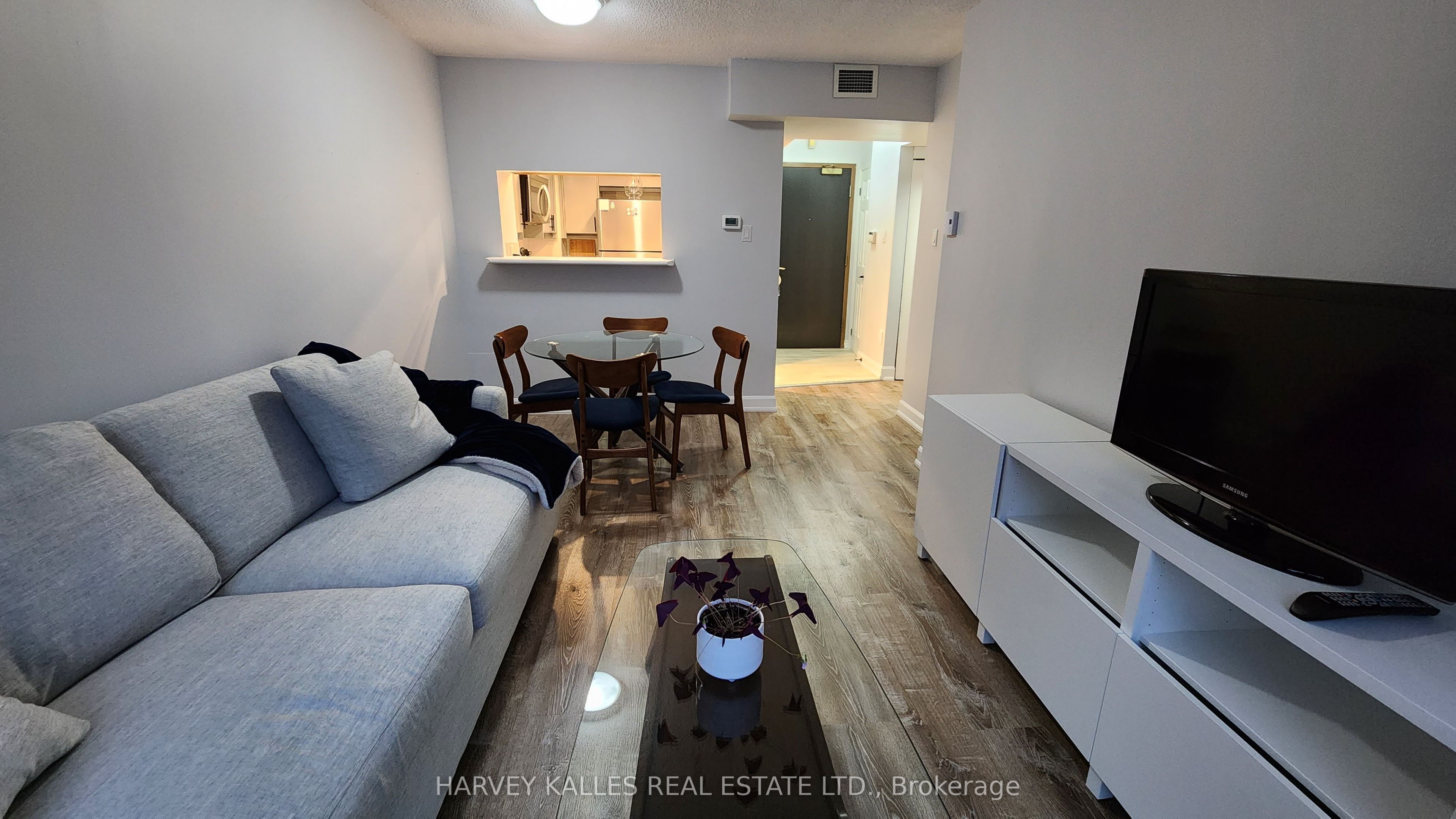 7 Broadway Avenue 211, Toronto, On M4p 3c5