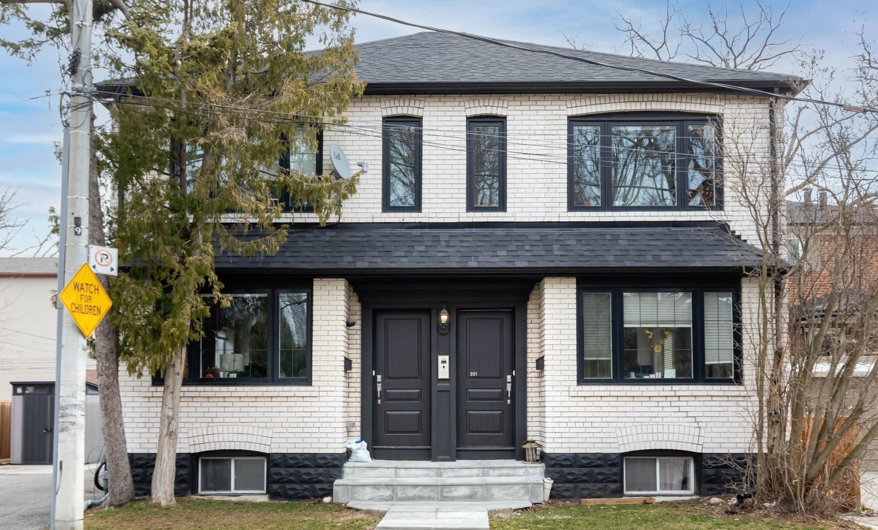 301 Cleveland Street, Toronto, On M4s 2w7