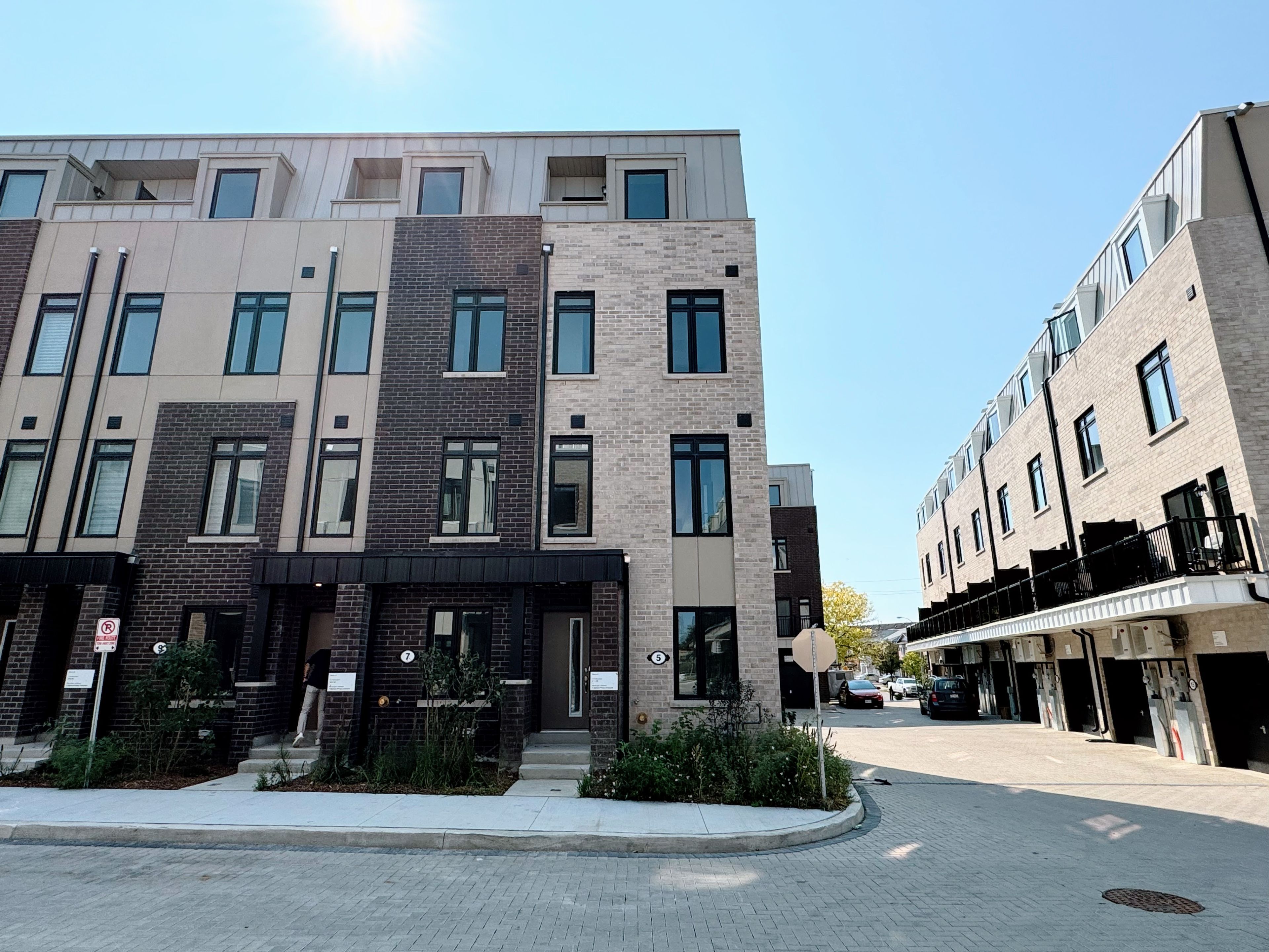5 Spruce Pines Crescent, Toronto, On M4a 0a9