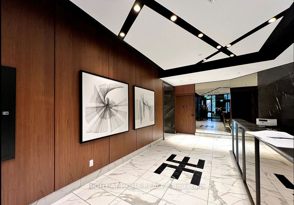 327 King Street 2301, Toronto, On M5v 1j5