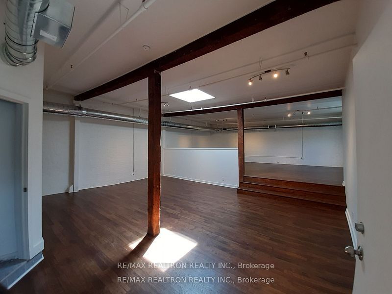 135 Tecumseth Street 14b, Toronto, On M6j 2h2