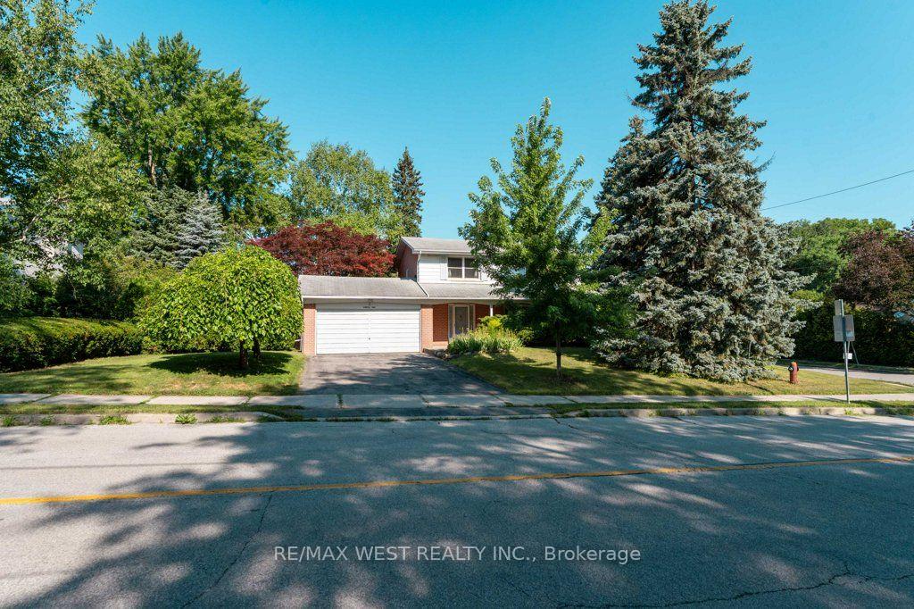 2 Robinter Drive, Toronto, On M2m 3p9