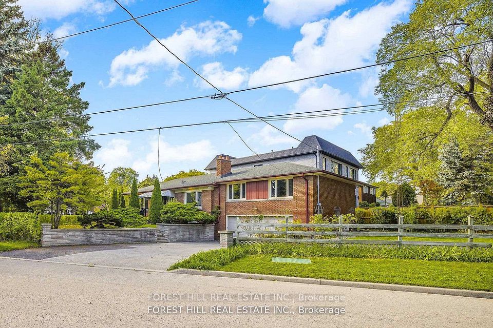 18 Irvington Crescent, Toronto, On M2n 2z1