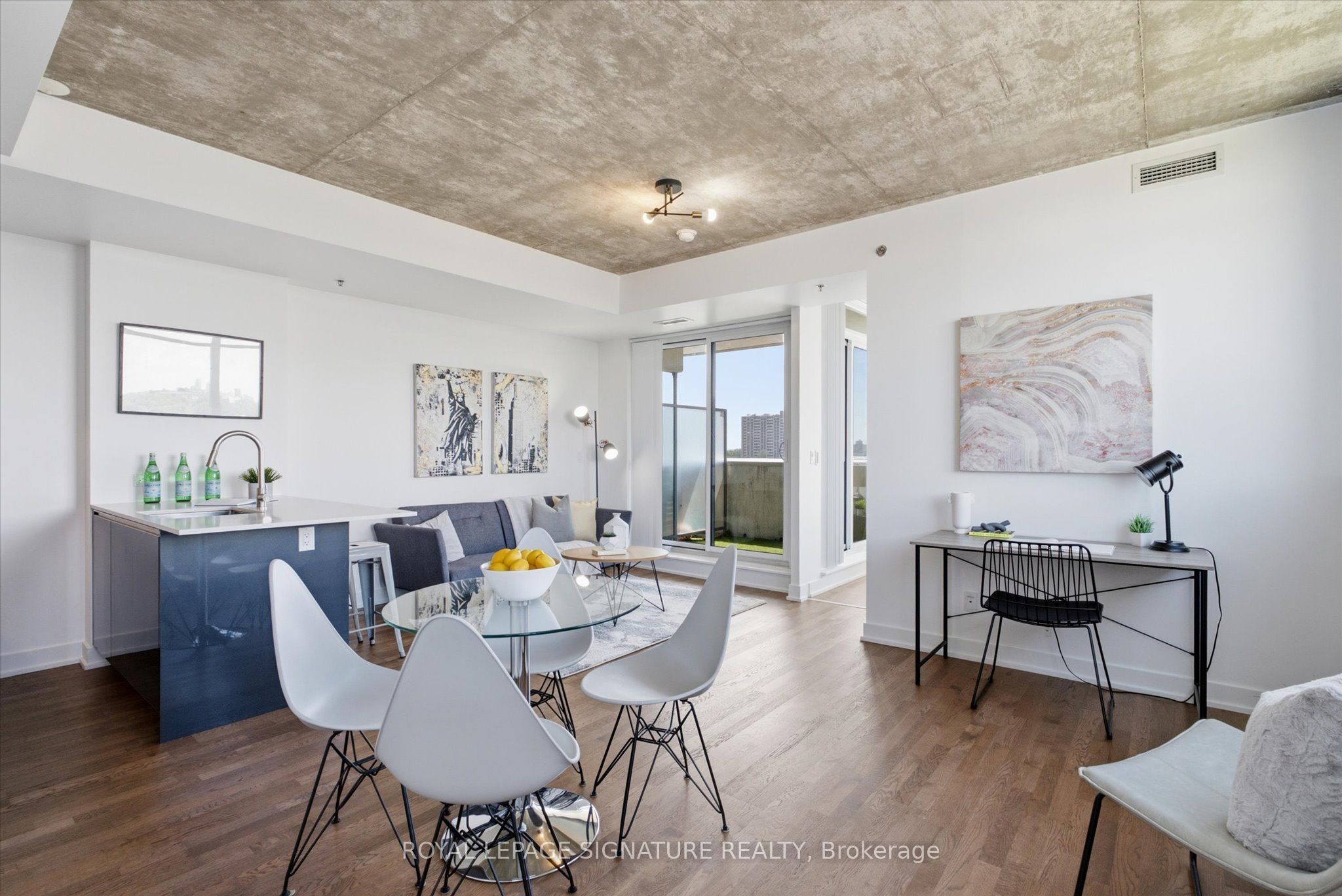 20 Minowan Miikan Lane 921, Toronto, On M6j 0e5