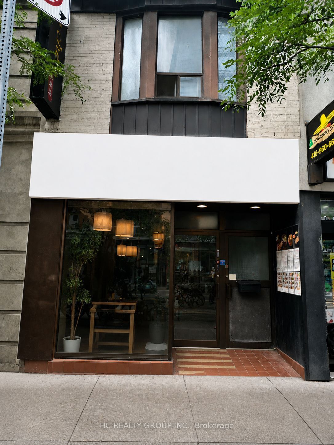 813 Yonge Street, Toronto, On M4w 2g9