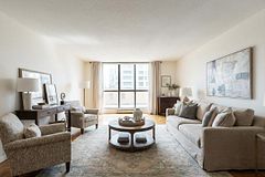 188 Spadina Avenue 406, Toronto, On M5t 3a4