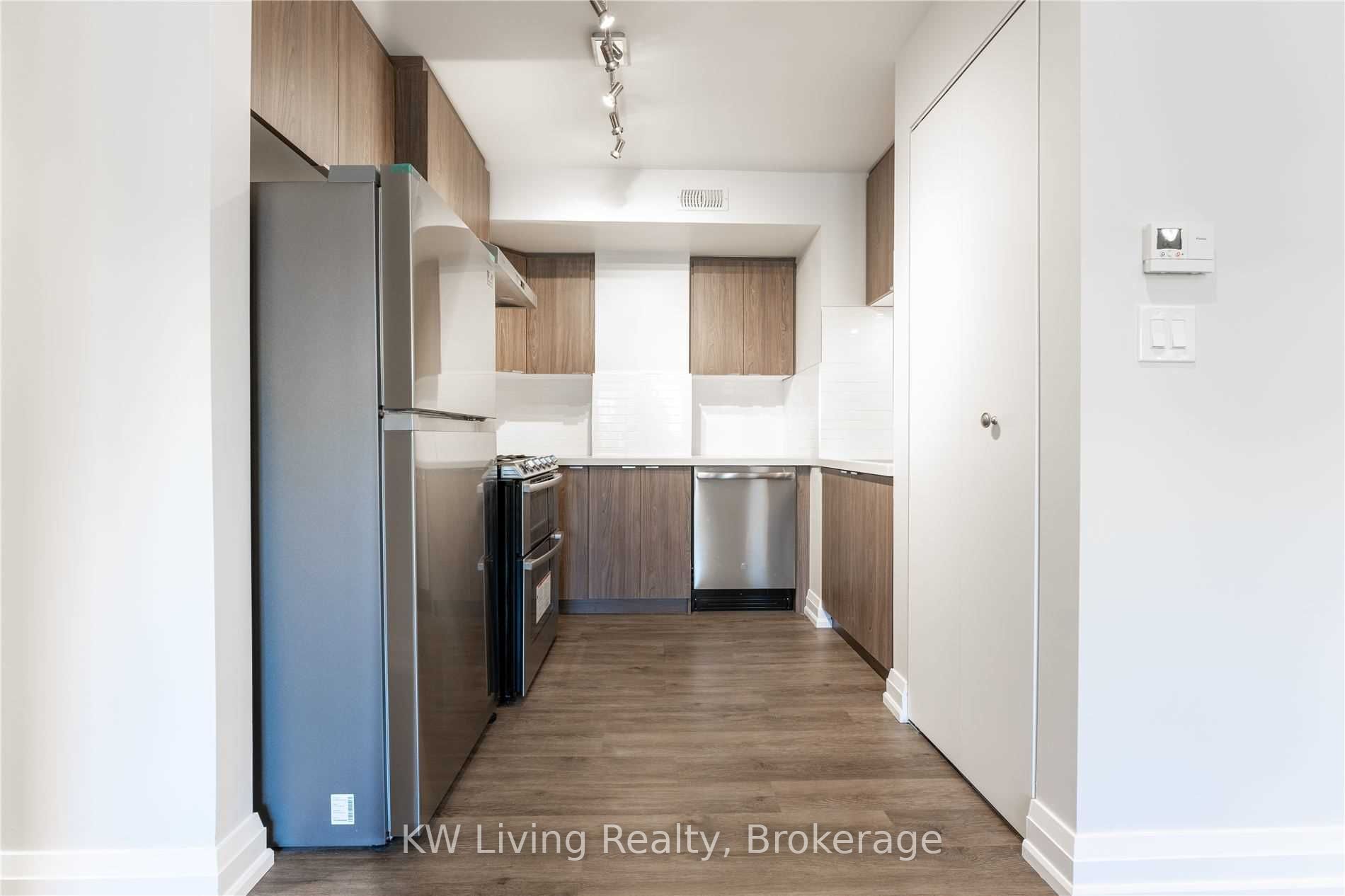 64 Overton Crescent 4, Toronto, On M3b 2v2