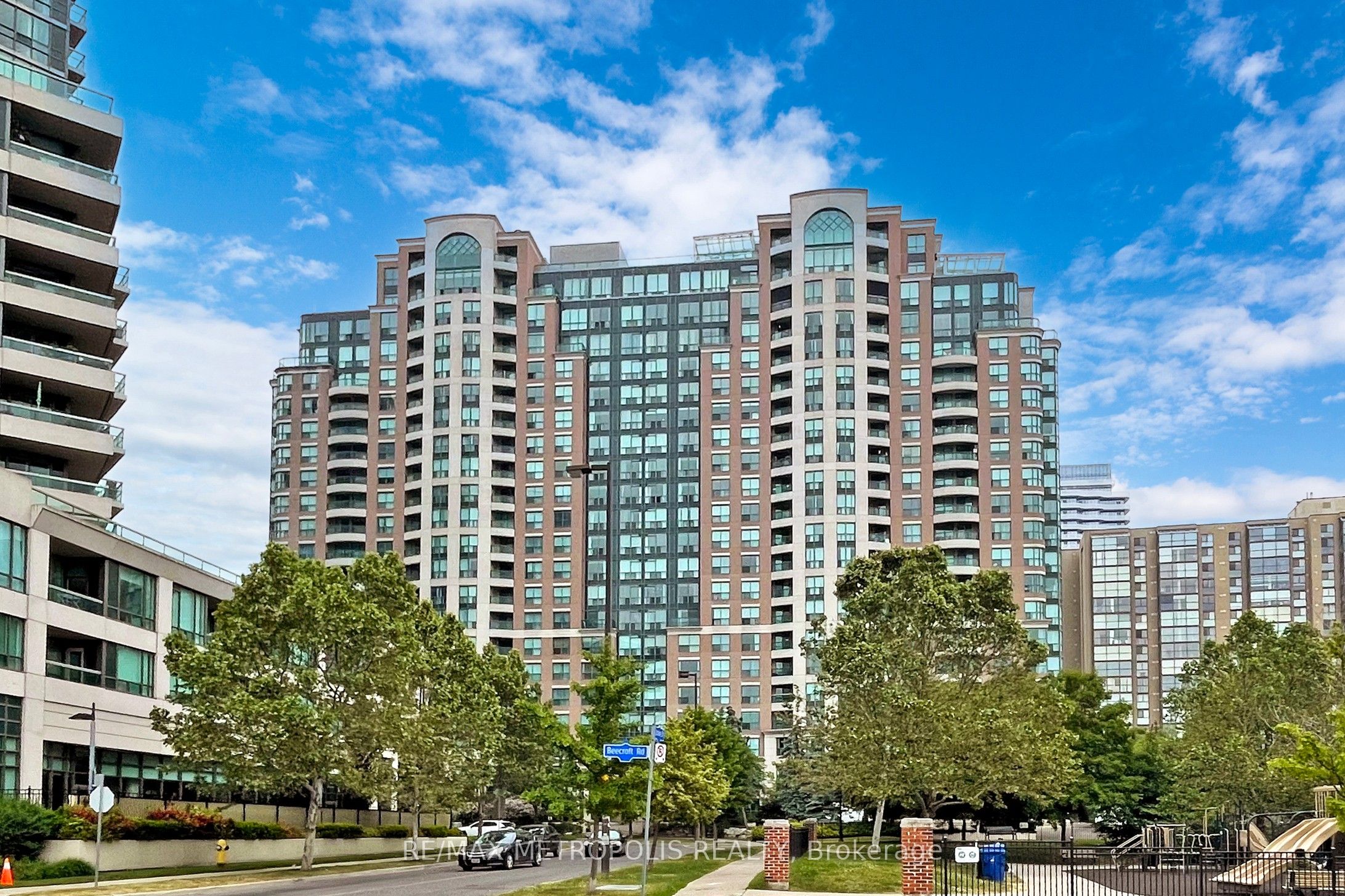 23 Lorraine Drive 1906, Toronto, On M2n 6z6