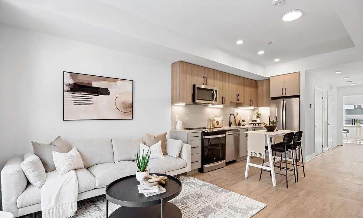 15 Brenthall Avenue 6, Toronto, On M2r 0b3