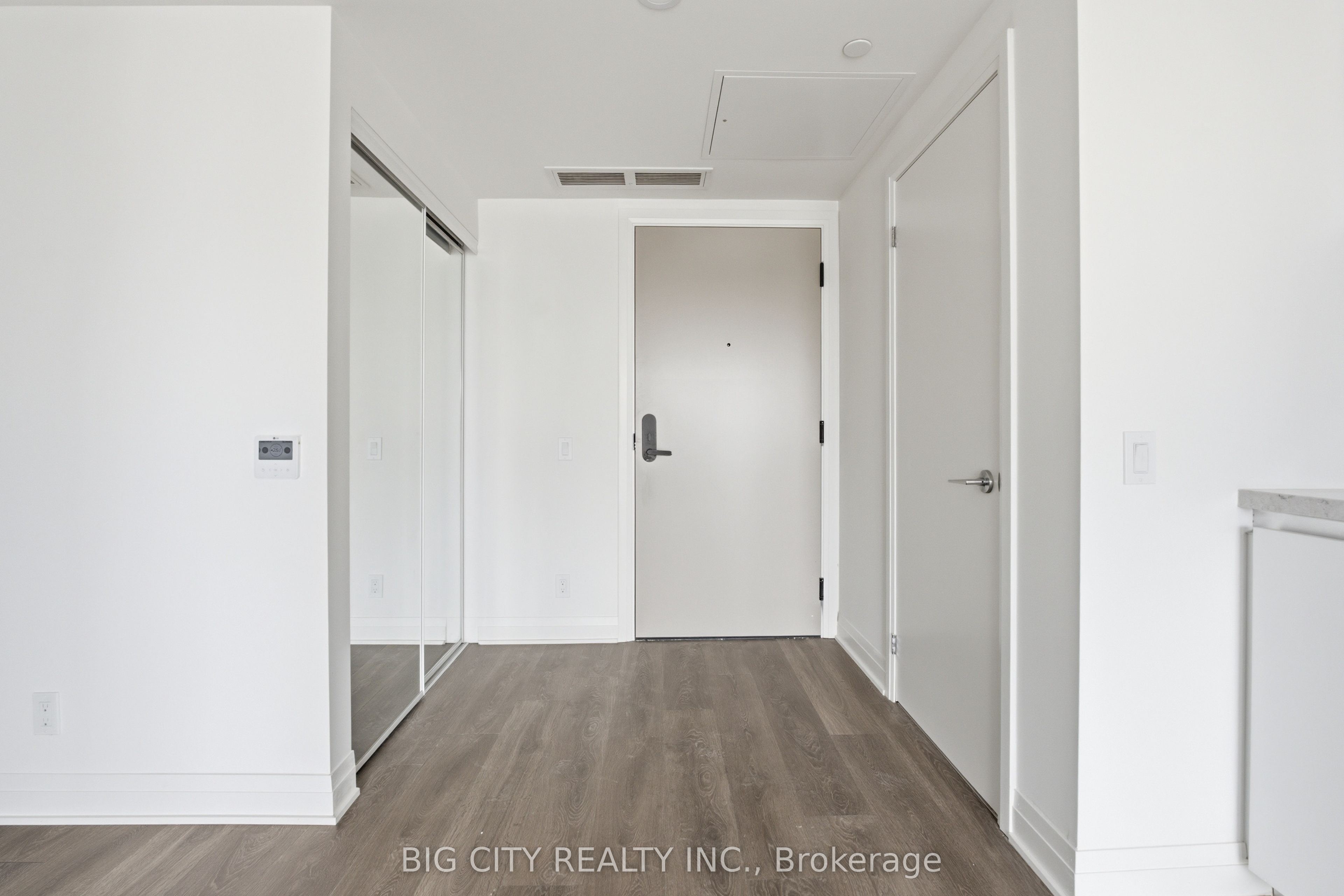25 Frederick Todd Way 1109, Toronto, On M4g 0e8