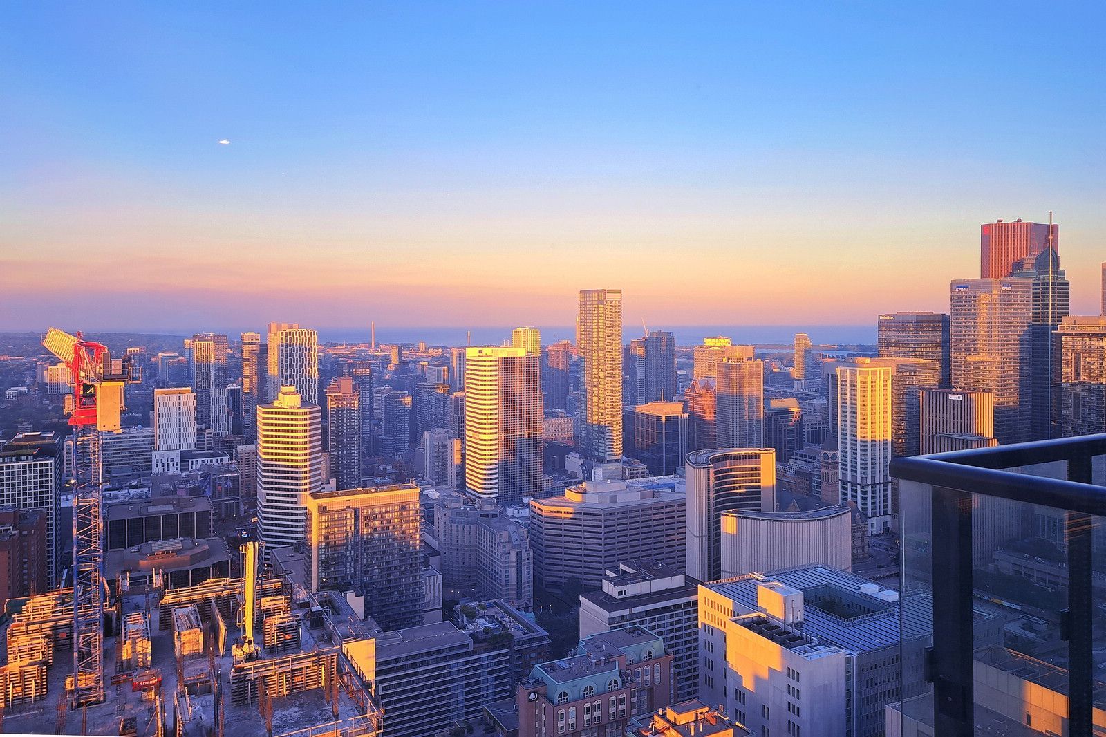 488 University Avenue 4703, Toronto, On M5g 0c1
