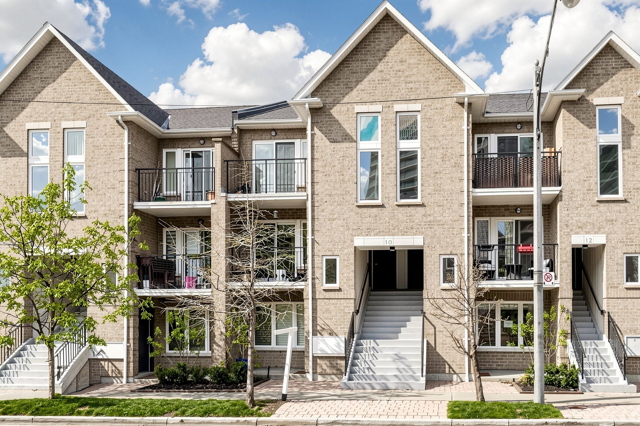 10 Brian Peck Crescent 201, Toronto, On M4g 4k4