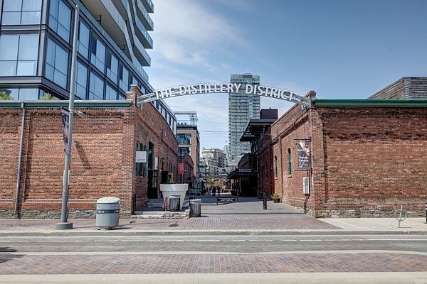 70 Distillery Lane 805, Toronto, On M5a 0e3