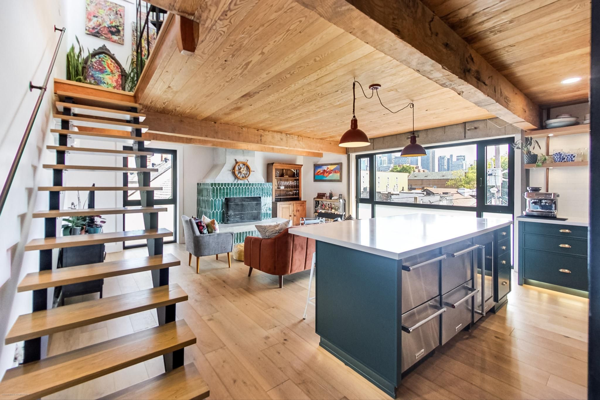 6 Littlehayes Lane Upper, Toronto, On M5t 1l8