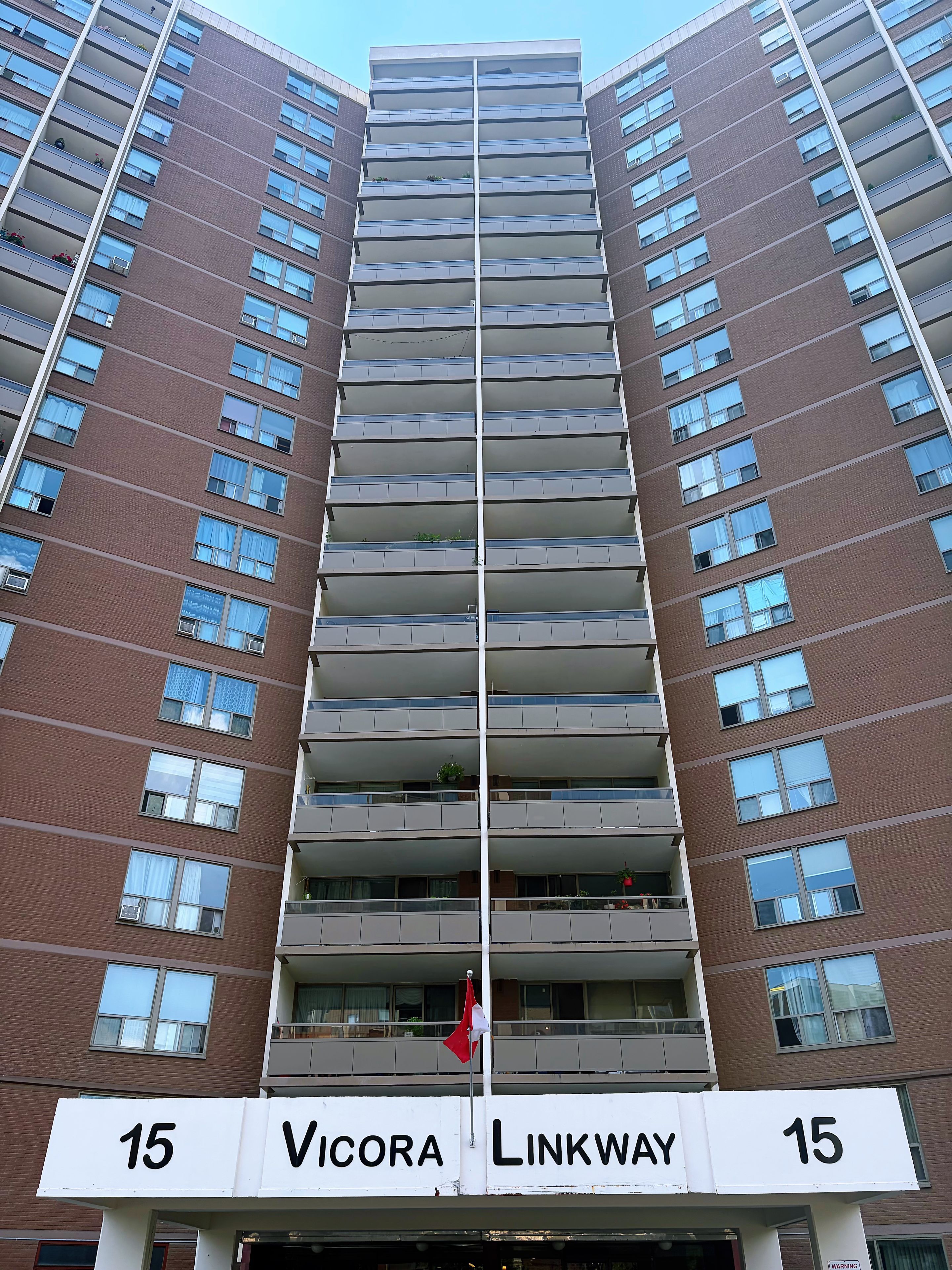 15 Vicora Link Way 1802, Toronto, On M3c 1a9