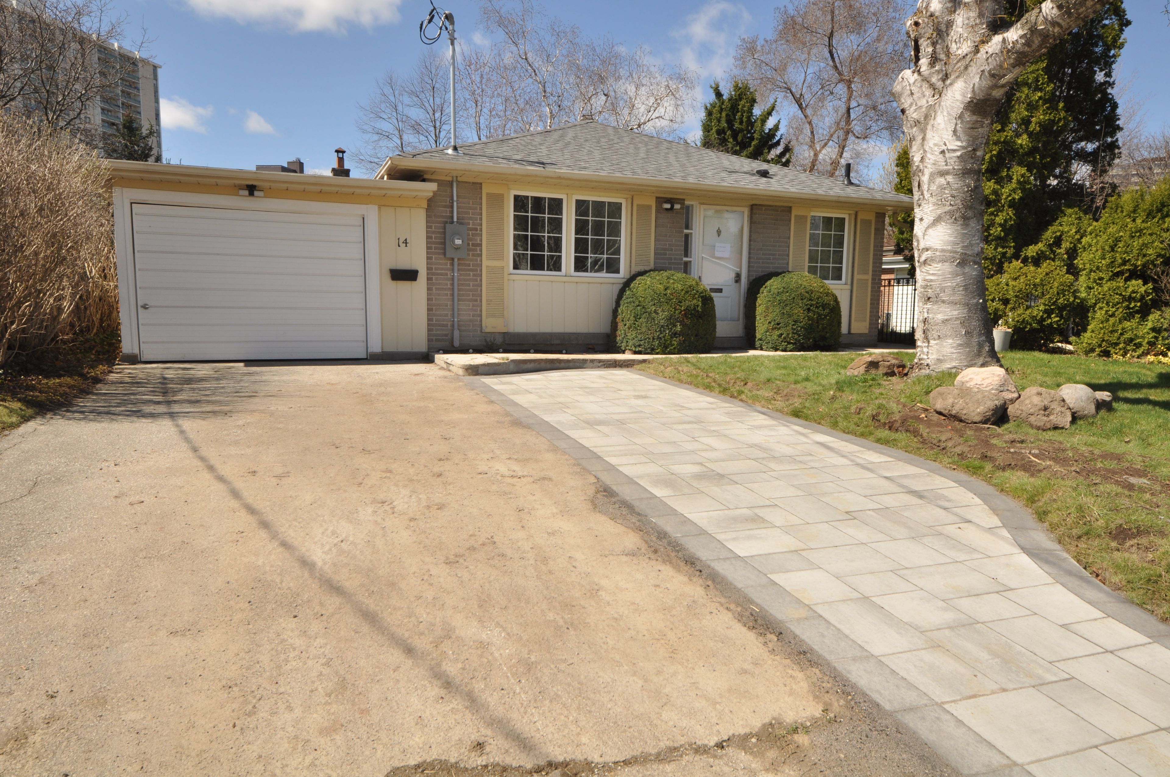 14 Dukinfield Crescent 2, Toronto, On M3a 2s1