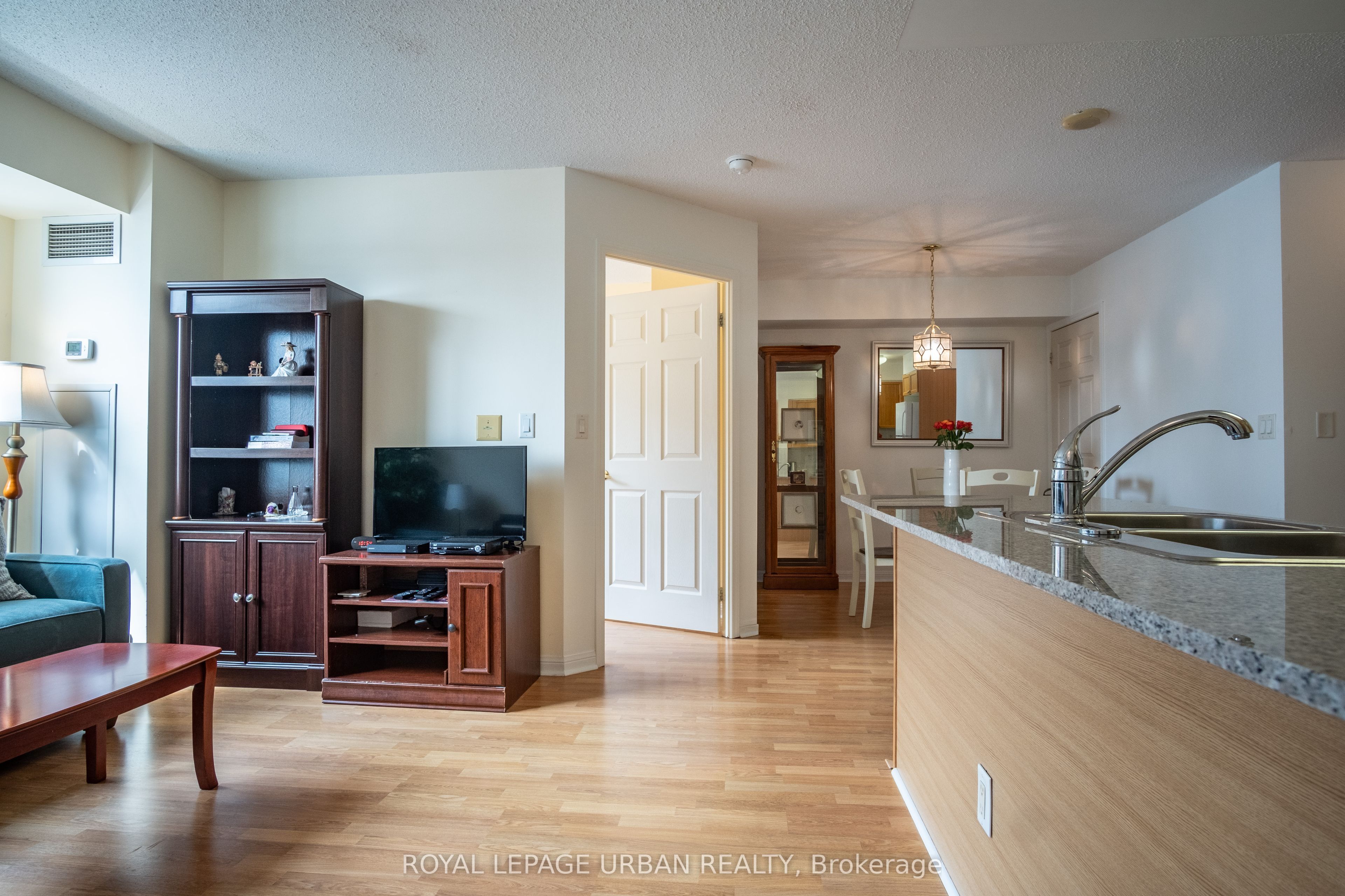 5940 Yonge Street 201, Toronto, On M2m 4m6