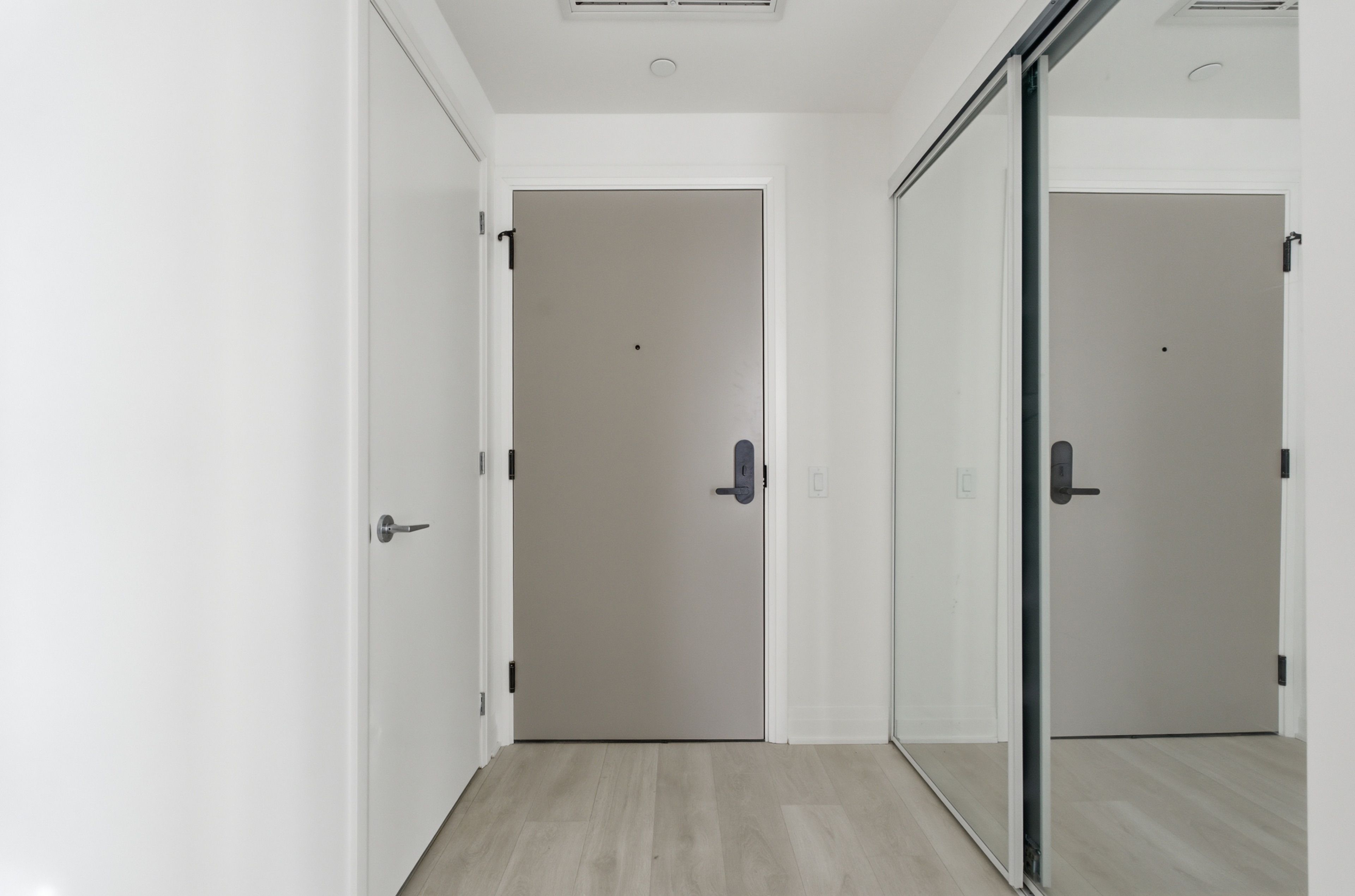 25 Frederick Todd Way 809, Toronto, On M4g 0c9