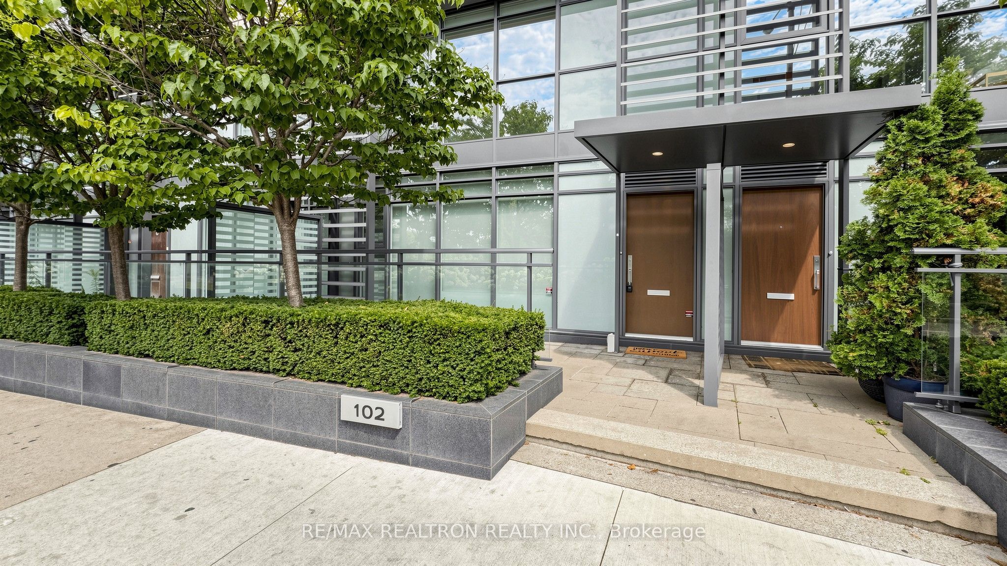 102 Fort York Boulevard, Toronto, On M5v 3z3