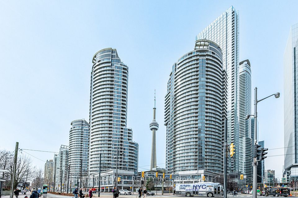 208 Queens Quay W 511, Toronto, On M5j 2y5