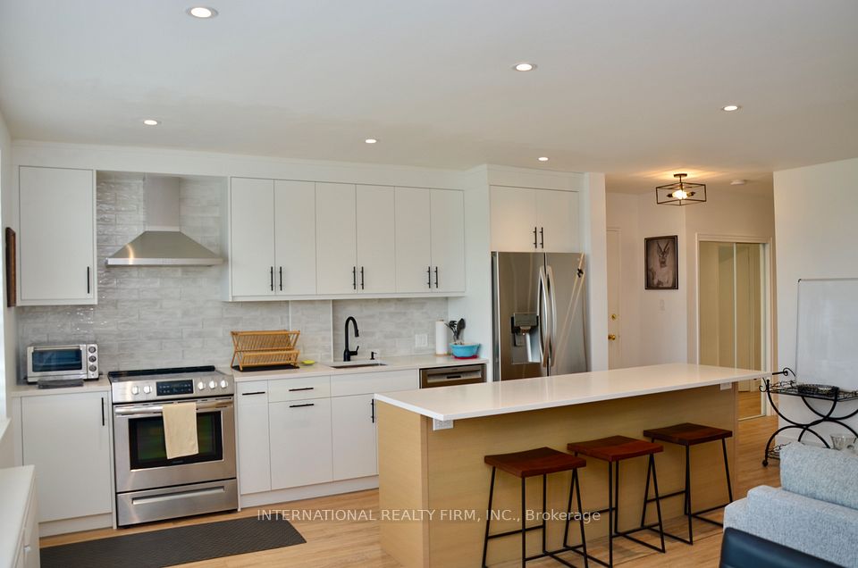 219 Wilson Avenue 404, Toronto, On M5m 3b2