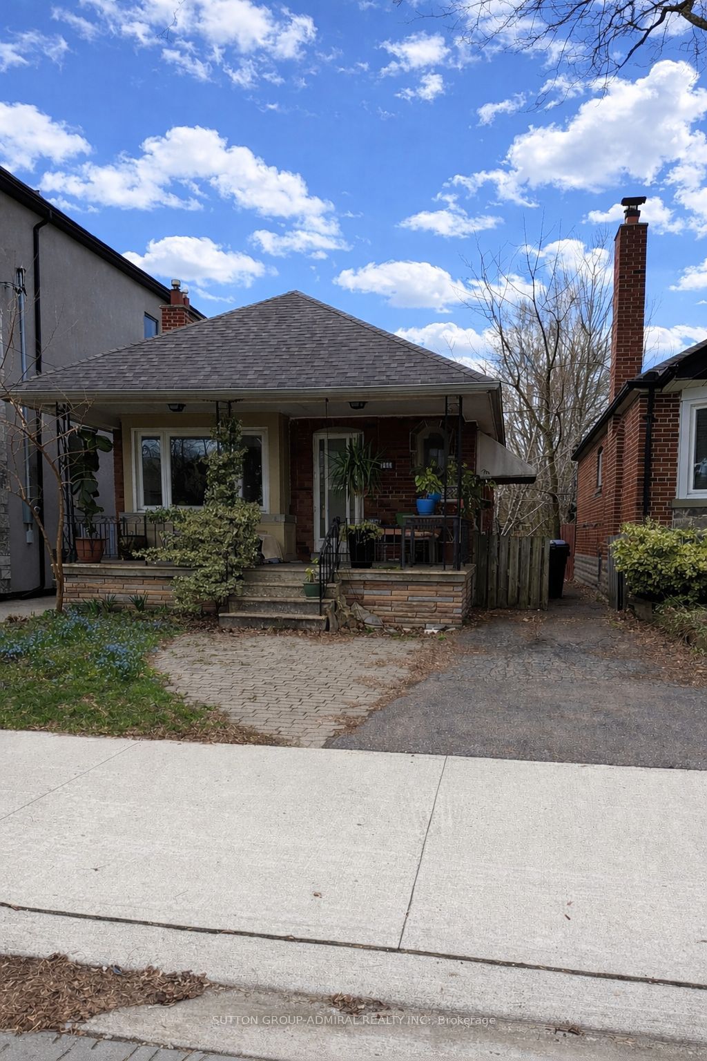 368 Winnett Avenue, Toronto, On M6c 3m1