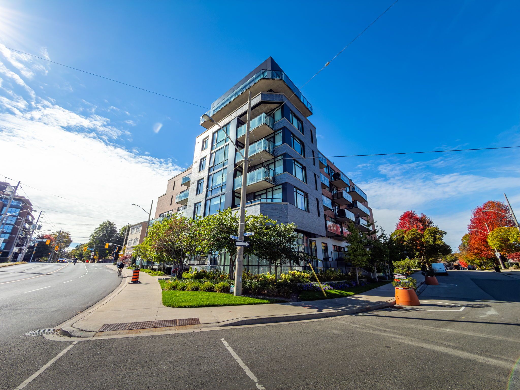 25 Malcolm Road 606, Toronto, On M4g 0c1