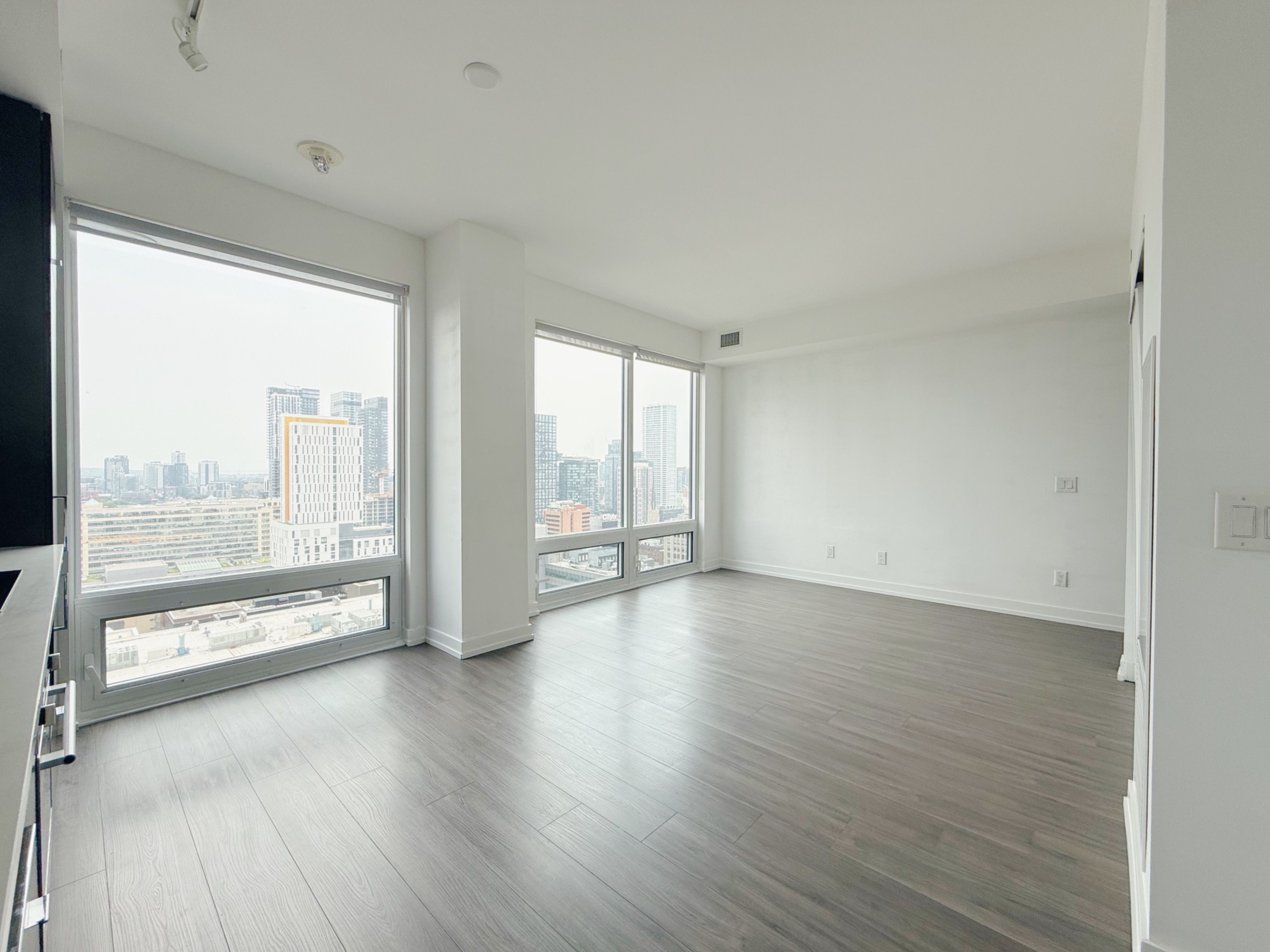 20 Edward Street 2202, Toronto, On M5g 0c5