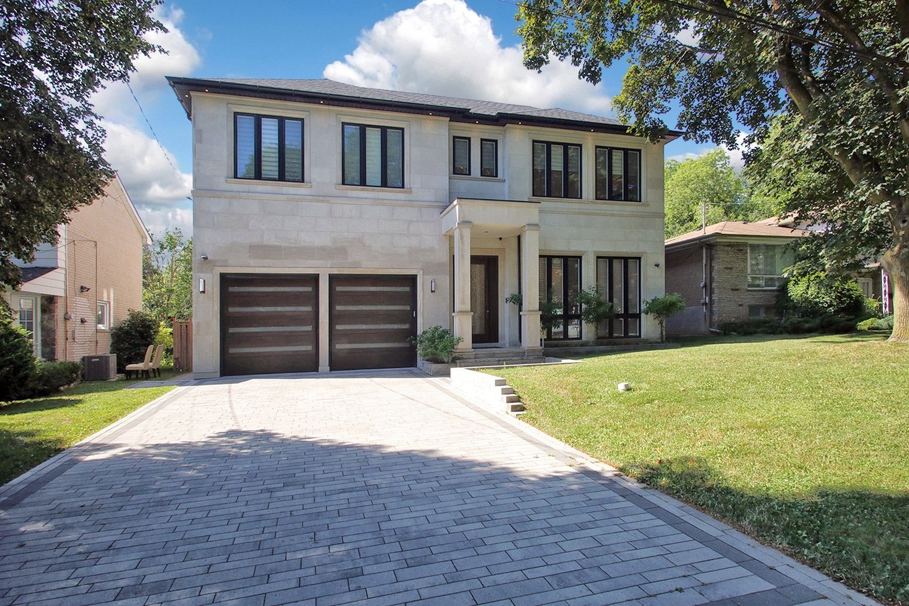 35 Longwood Drive S, Toronto, On M3b 1t9