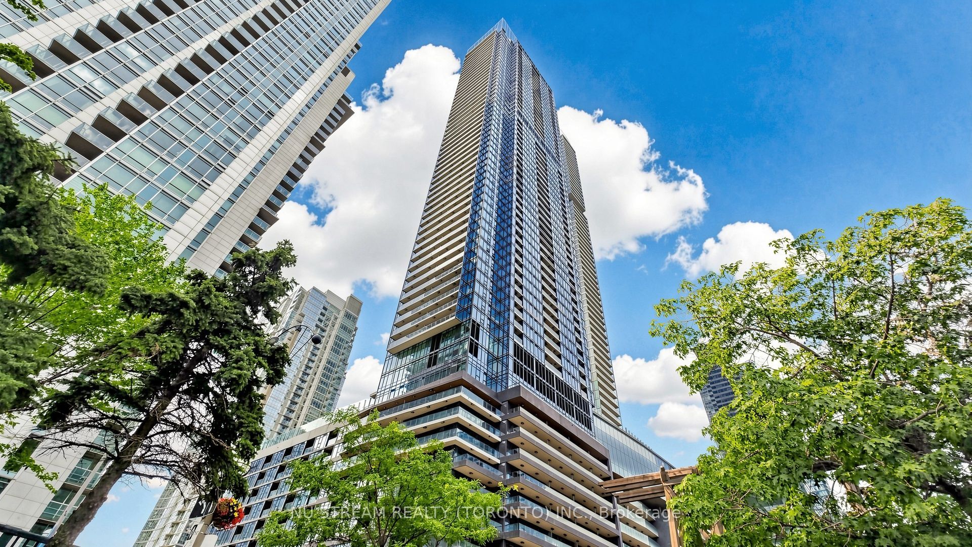 3 Concord Cityplace Way 4805, Toronto, On M5v 0x4