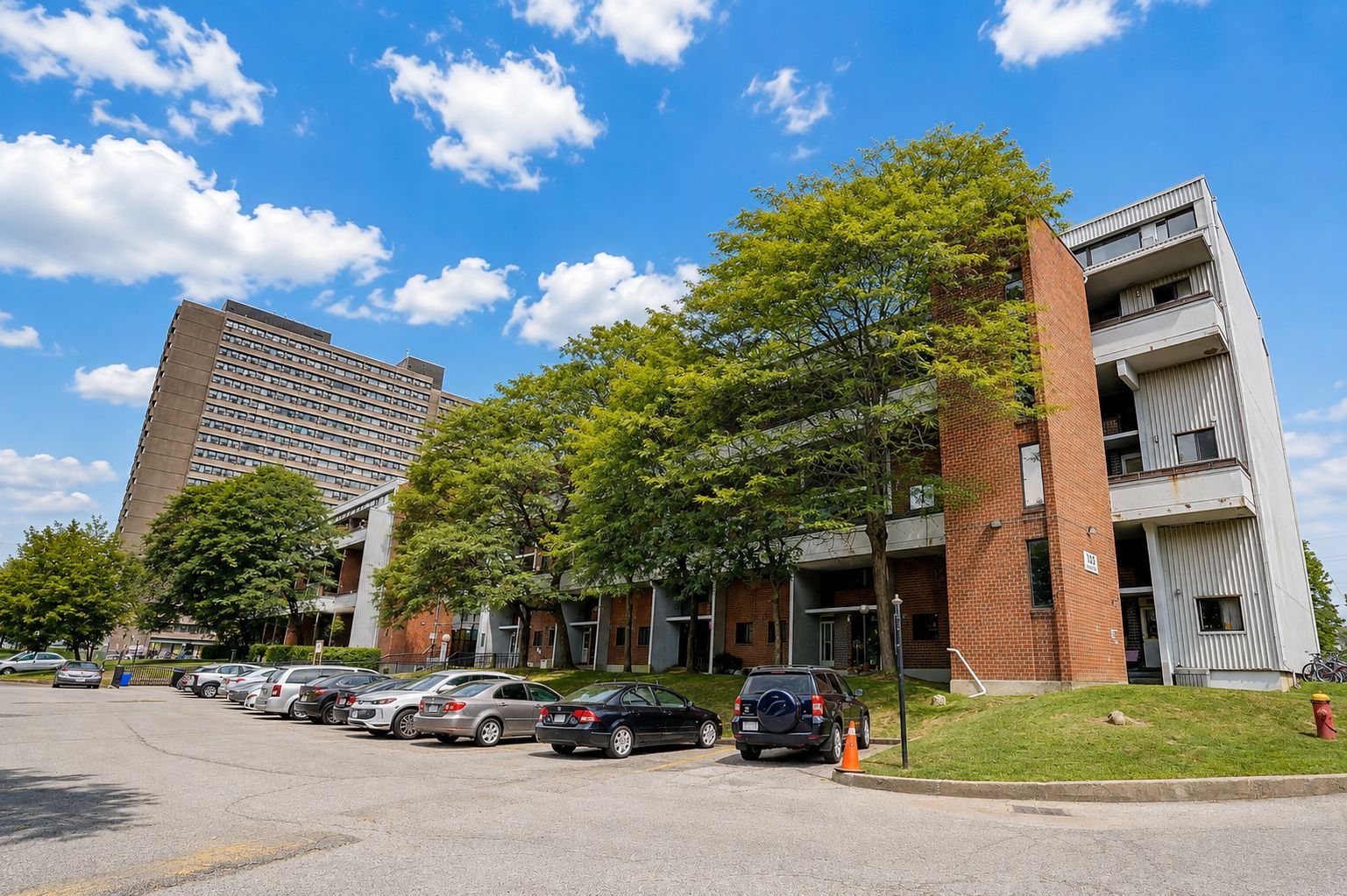 135 Leeward Glenway 207, Toronto, On M3c 2z2
