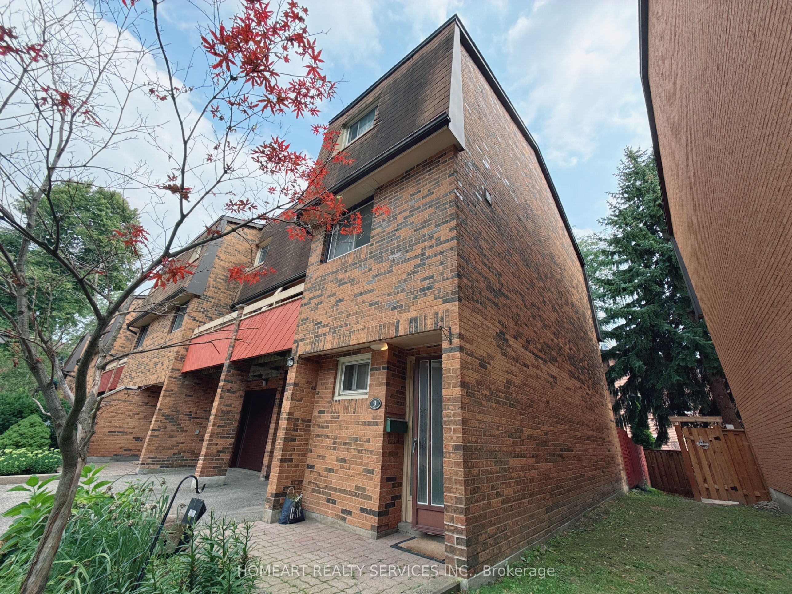 9 Poets Walkway, Toronto, On M2j 4v2