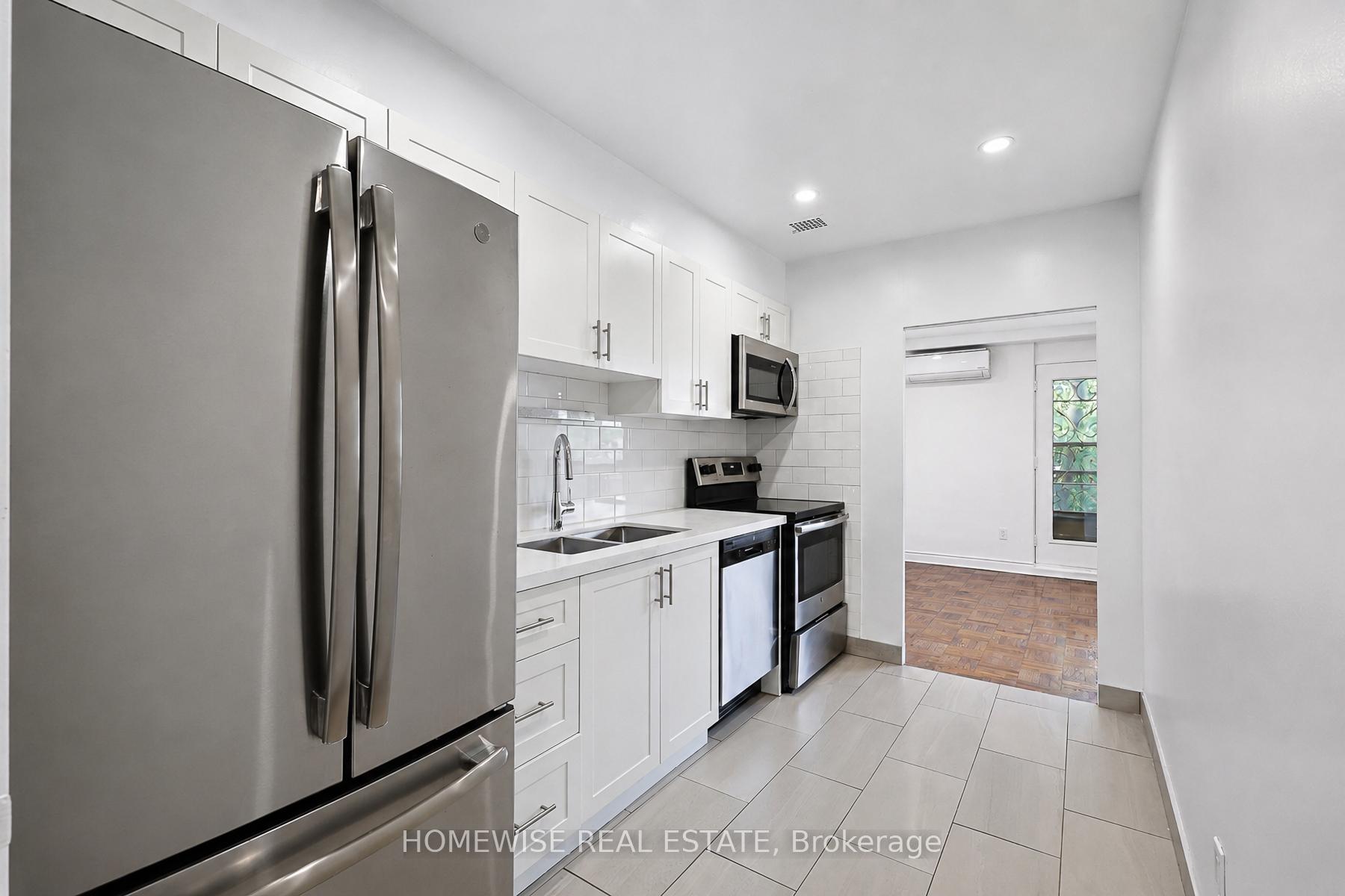 2500 Bathurst Street 401, Toronto, On M6b 2y8