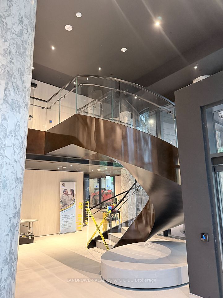 91 Montclair Avenue 1108, Toronto, On M5p 0b1