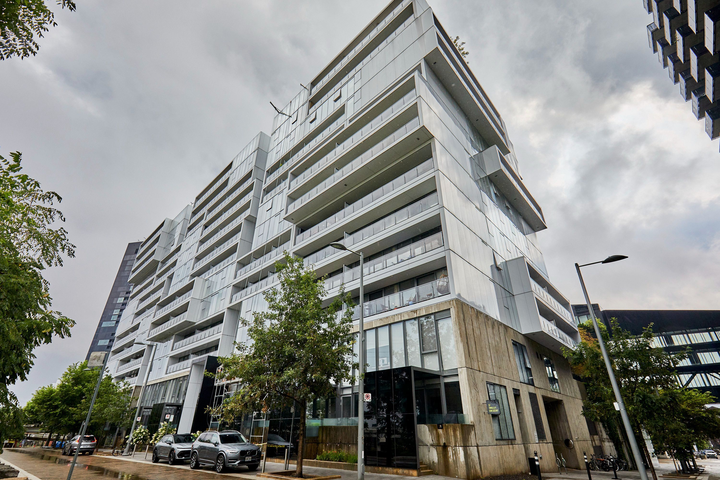 32 Trolley Crescent 702, Toronto, On M5a 0e8