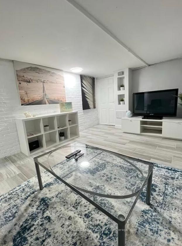 132 Grace Street Main, Toronto, On M6j 2s2